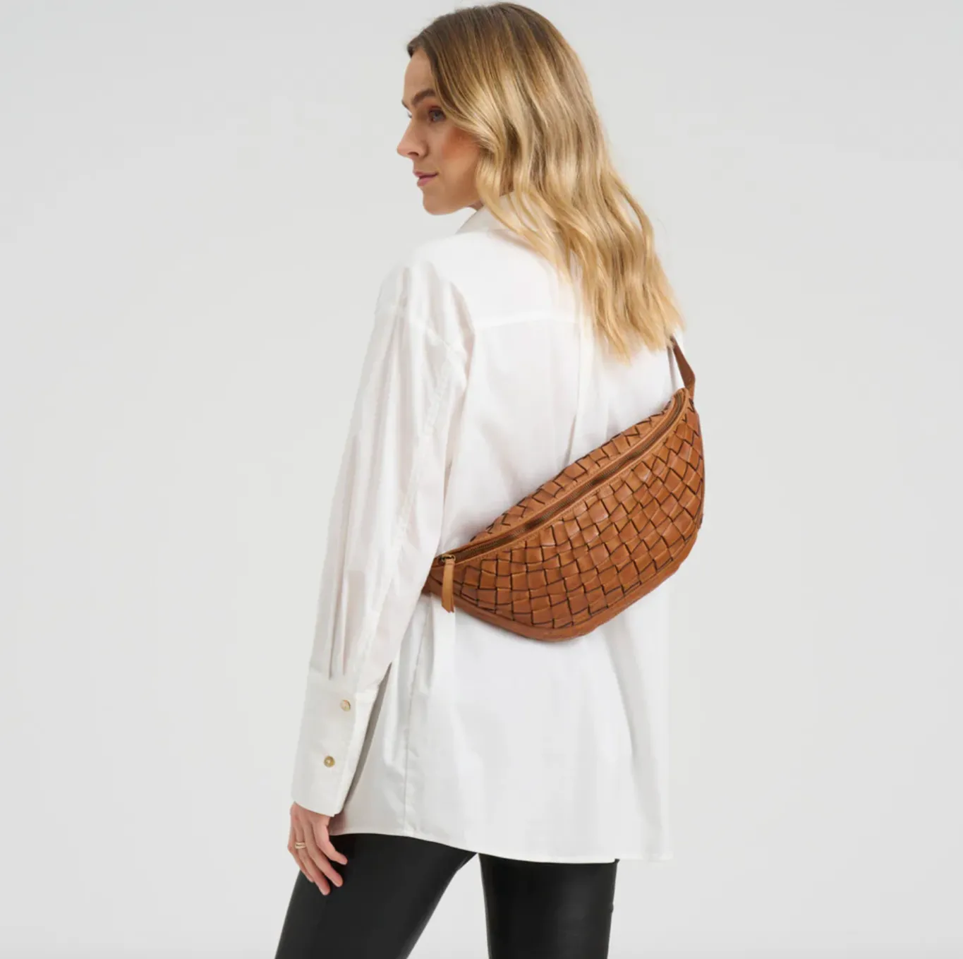 VIAMAJA Bæltetasker|Læder Tasker<Warsaw bumbag i håndflettet skind - Vintage cognac