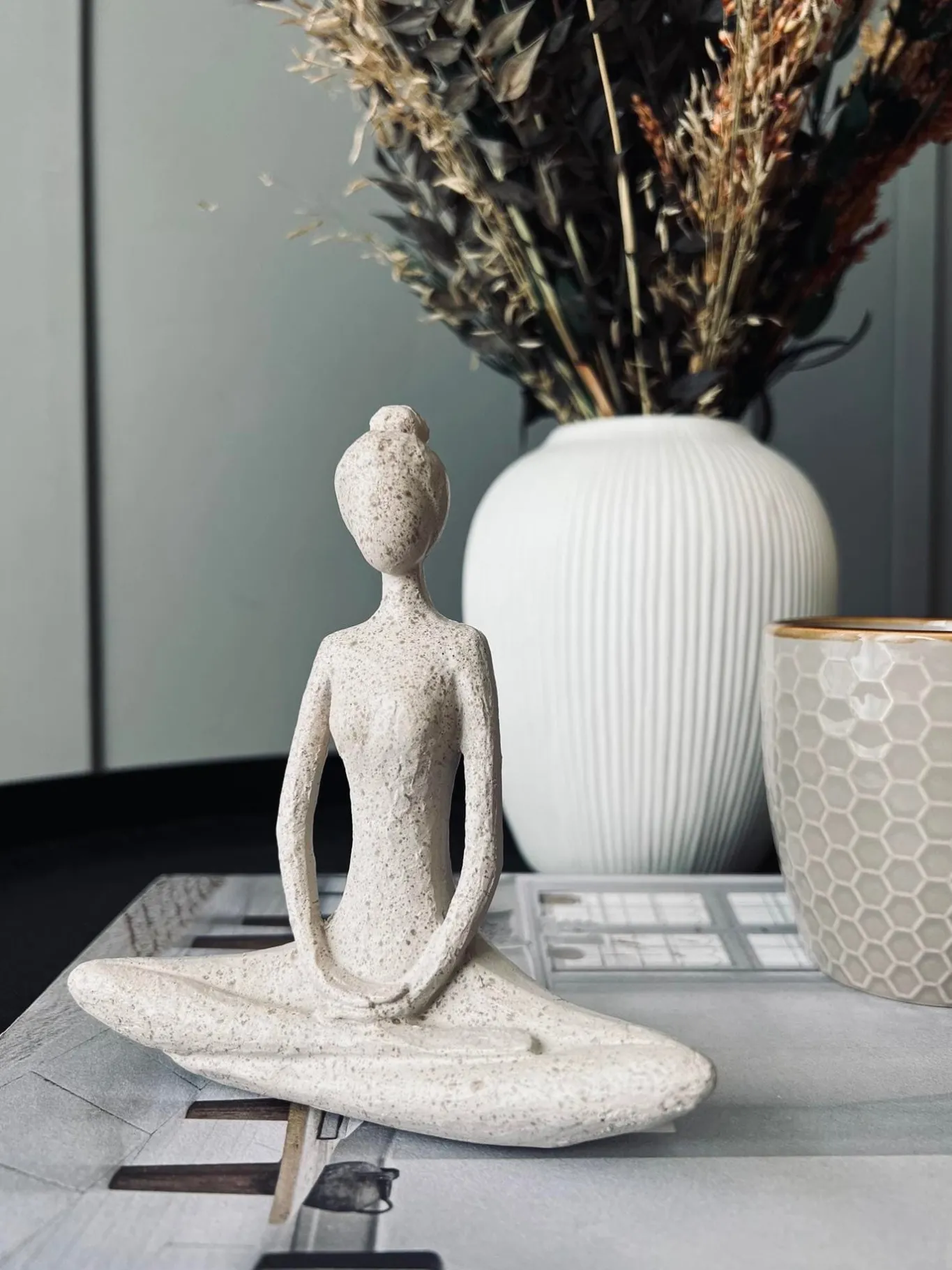 VIAMAJA Interiør|Pynte Genstande<YOGA - Small white Lady